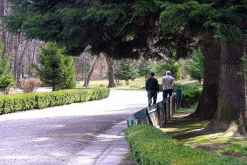 hombre con alzheimer paseando